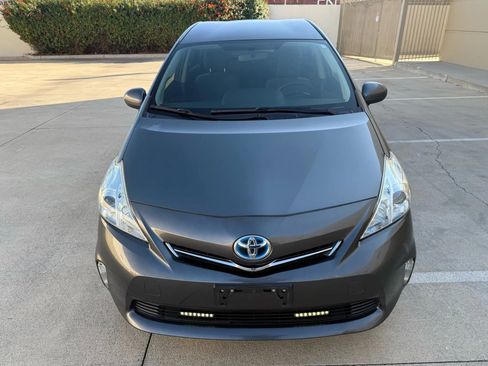 Used 2014 Toyota Prius V Five image 3