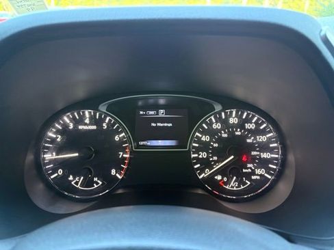 Used 2020 Nissan Pathfinder S image 16