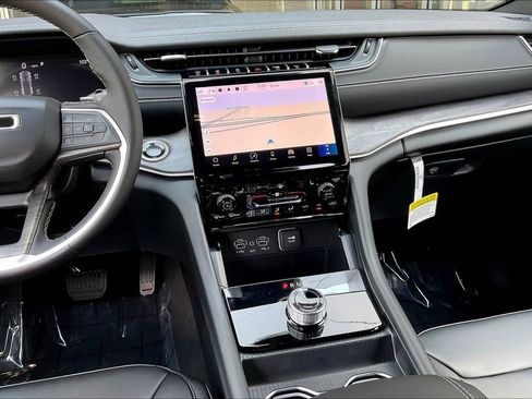 New 2025 Jeep Grand Cherokee Limited image 11