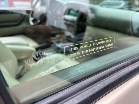 Used 2006 Toyota Land Cruiser image 58