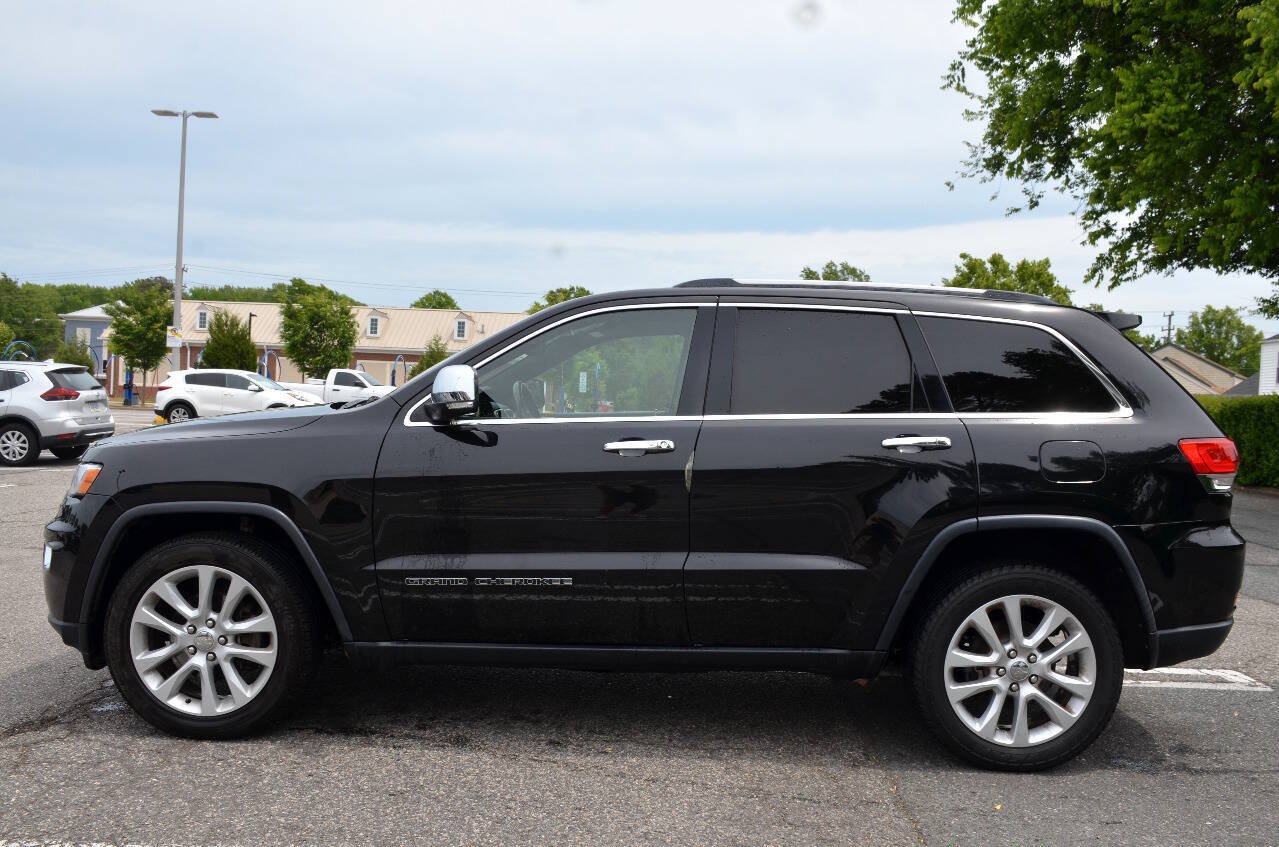 Used 2017 Jeep Grand Cherokee Limited AWD/4WD image 3