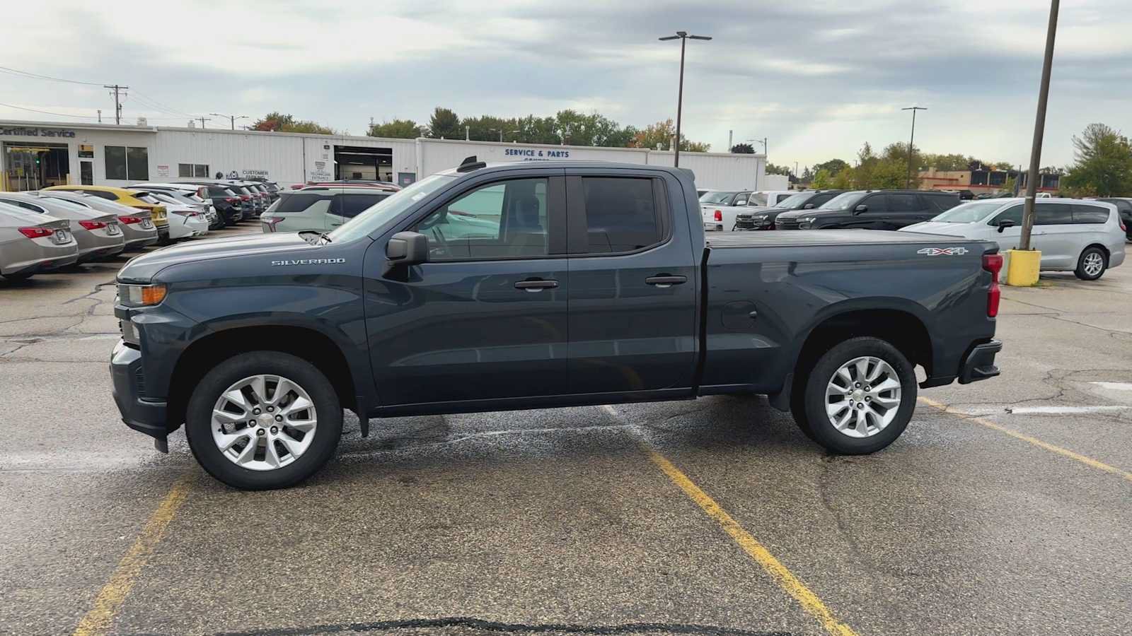 Used 2019 Chevrolet Silverado 1500 Custom w/ Custom Value Package AWD/4WD image 9