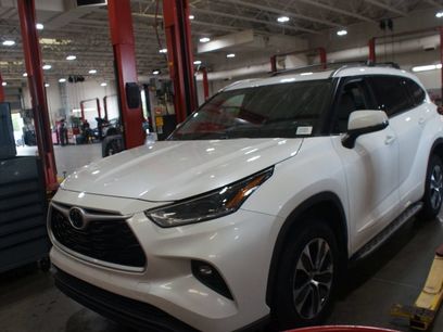 Used 2021 Toyota Highlander XLE