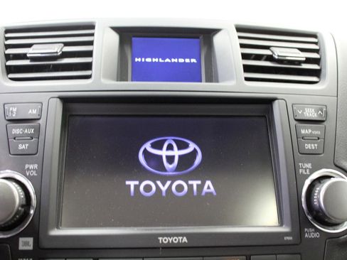 Used 2012 Toyota Highlander SE w/ Tow Pkg AWD/4WD image 14