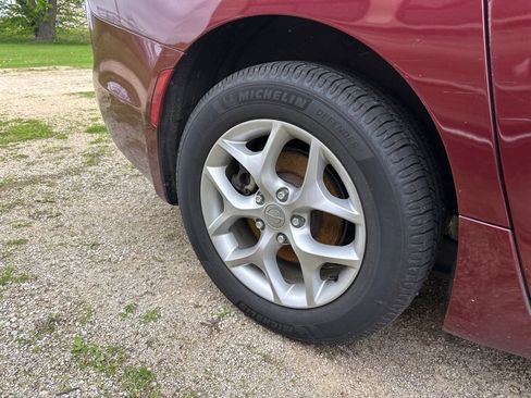 Used 2019 Chrysler Pacifica Touring-L FWD image 7