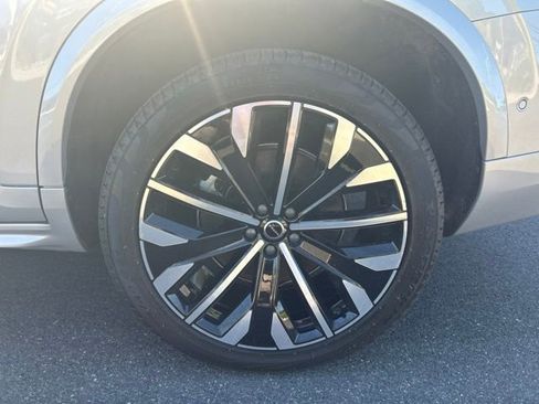 Certified 2025 Volvo XC90 B6 Plus AWD/4WD image 9