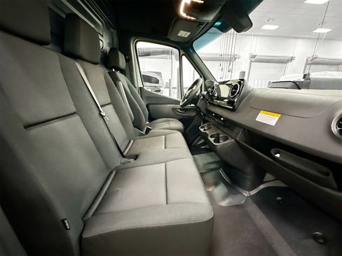 New 2025 Mercedes-Benz Sprinter 2500 image 23