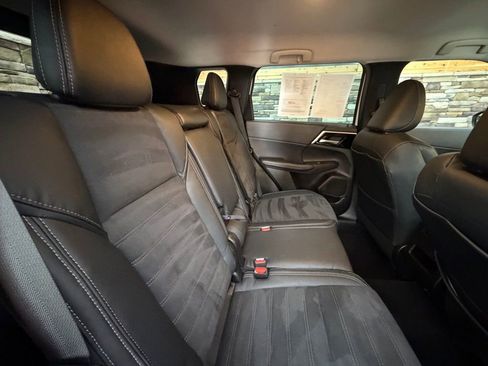 Used 2023 Mitsubishi Outlander SE AWD/4WD image 32