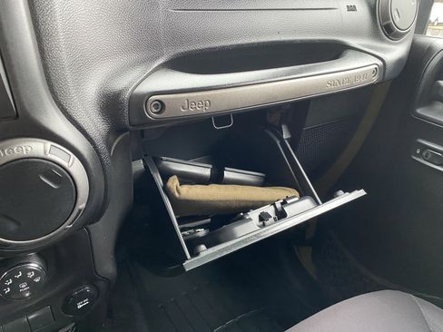 Used 2013 Jeep Wrangler Sport image 29