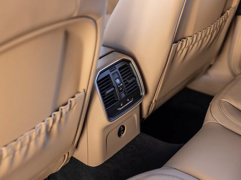 Certified 2026 Porsche Macan AWD/4WD image 34