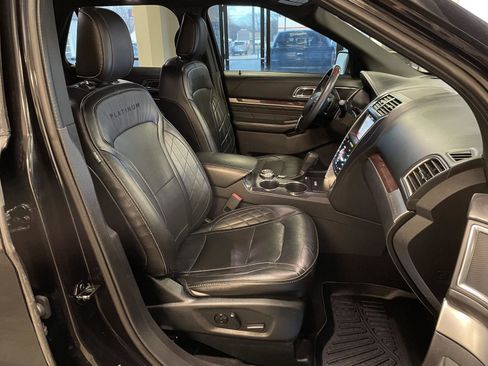 Used 2019 Ford Explorer Platinum image 23