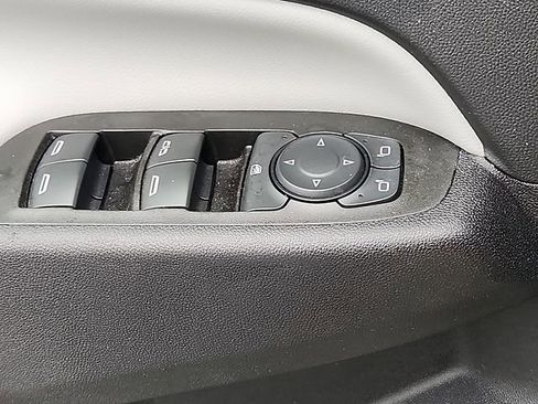 Used 2022 Chevrolet Equinox LS w/ LS Convenience Package image 24