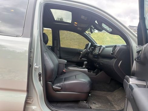 Used 2023 Toyota Tacoma TRD Sport w/ TRD Premium Sport Package AWD/4WD image 28
