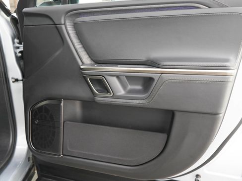 Used 2024 Rivian R1S Adventure AWD/4WD image 9