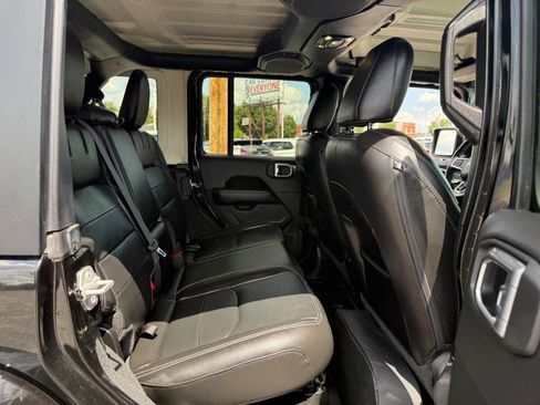 Used 2022 Jeep Wrangler Unlimited Sahara w/ Cold Weather Group AWD/4WD image 10