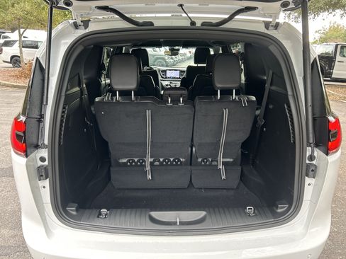 New 2026 Chrysler Pacifica Select image 7