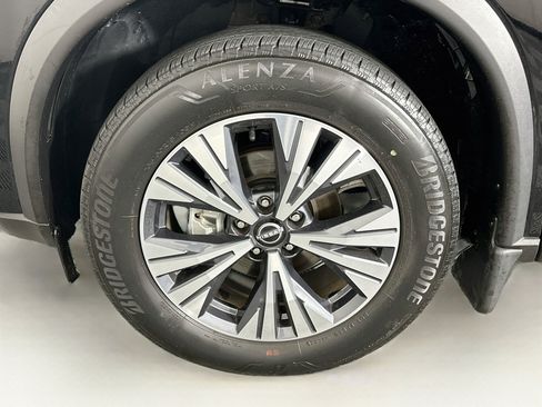 Used 2023 Nissan Rogue SV FWD image 11