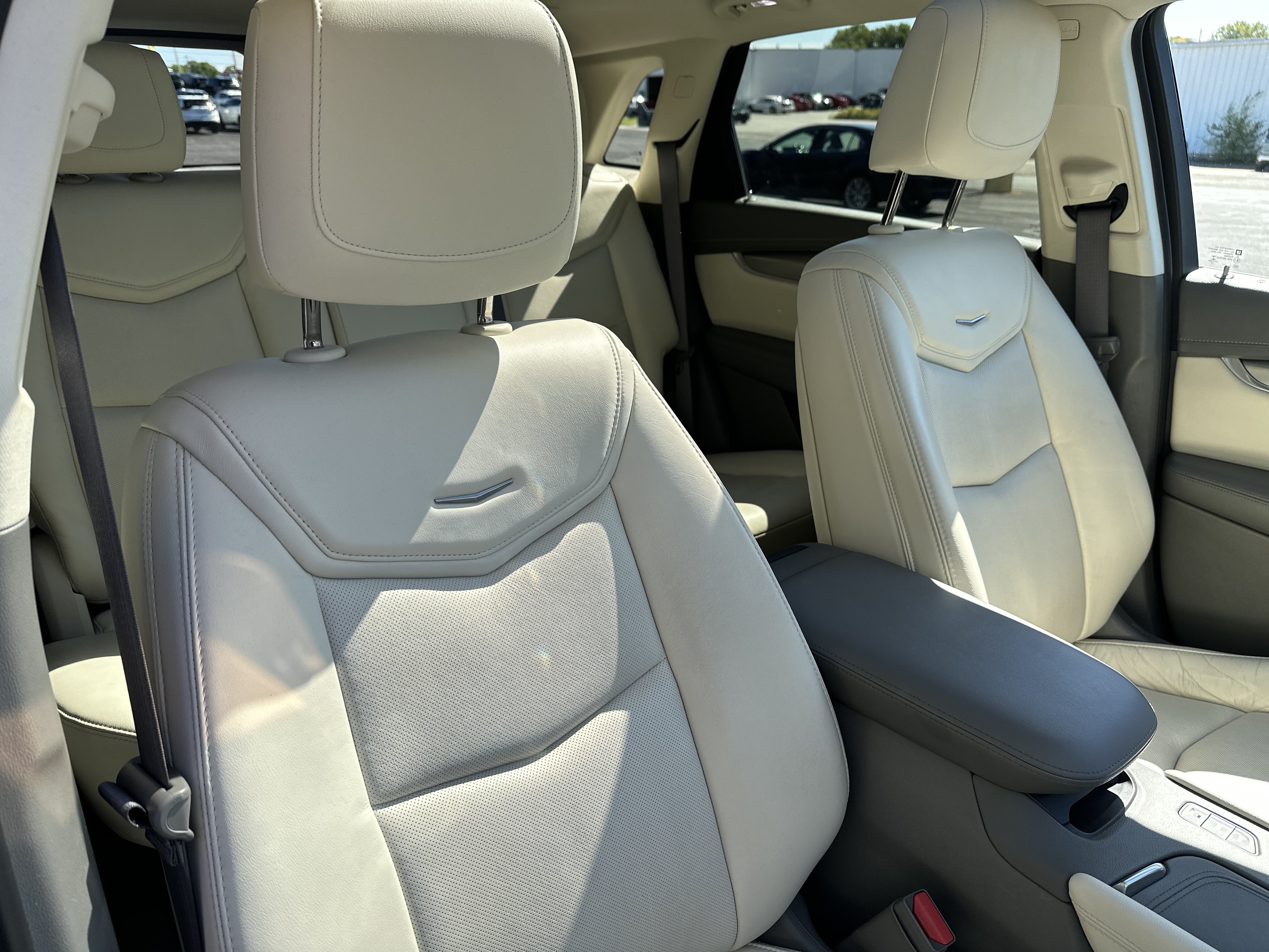 Used 2017 Cadillac XT5 Luxury w/ Driver Awareness Package AWD/4WD image 27