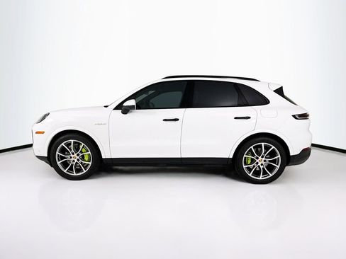 Certified 2024 Porsche Cayenne S AWD/4WD image 2