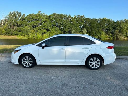 Used 2020 Toyota Corolla LE FWD image 2