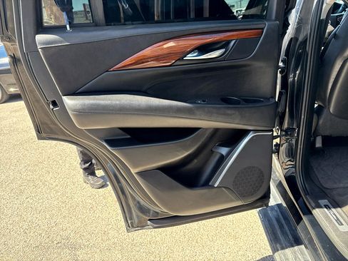 Used 2015 Cadillac Escalade Luxury image 20