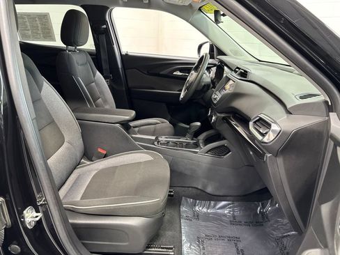Used 2023 Chevrolet TrailBlazer LT FWD image 10