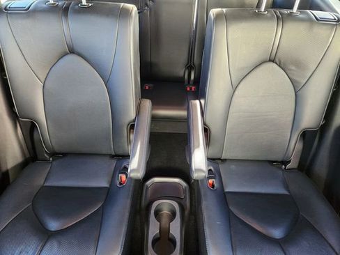 Used 2021 Toyota Highlander Limited image 16