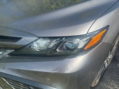Used 2021 Toyota Camry SE w/ Convenience Package FWD image 8