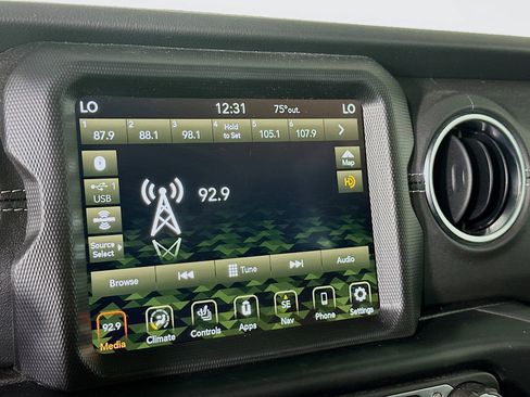 Used 2023 Jeep Wrangler Unlimited Sahara w/ Cold Weather Group AWD/4WD image 19