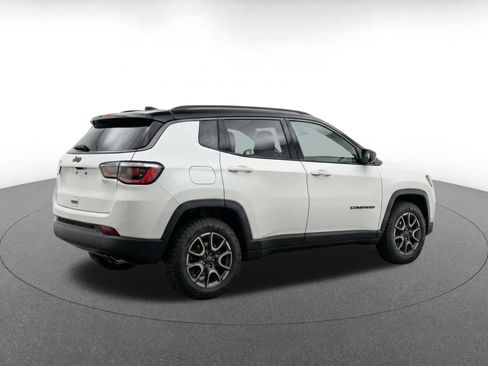 Used 2025 Jeep Compass Trailhawk AWD/4WD image 11
