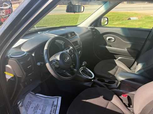 Used 2015 Kia Soul FWD image 10
