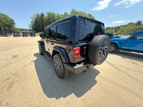 New 2026 Jeep Wrangler Unlimited Sahara AWD/4WD image 3