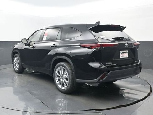 New 2026 Toyota Highlander Limited image 3
