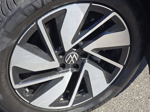 Used 2025 Volkswagen Atlas SE image 16