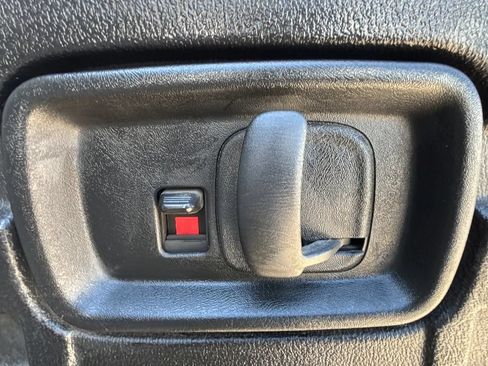 Used 2018 Chevrolet Express 3500 w/ Driver Convenience Package RWD image 38