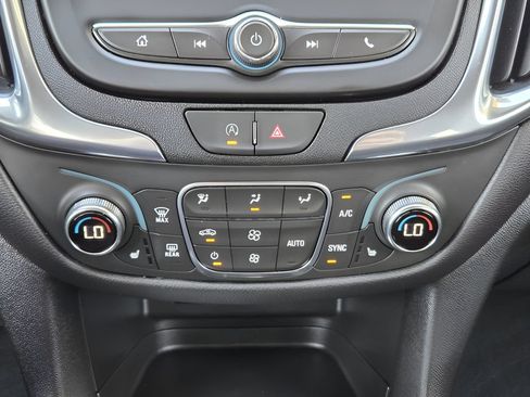 Used 2024 Chevrolet Equinox LT FWD image 18