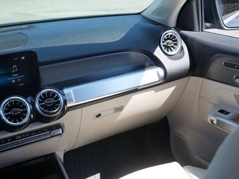 Used 2023 Mercedes-Benz GLB 250 AWD 250 4MATIC image 24