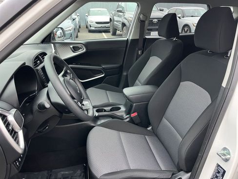 Used 2025 Kia Soul LX w/ LX Technology Package image 34