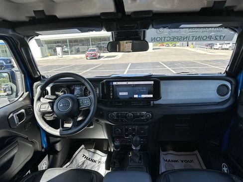 Used 2025 Jeep Wrangler Unlimited Sport AWD/4WD image 12
