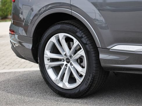 Certified 2025 Audi Q7 2.0T Premium w/ Convenience Package AWD/4WD image 6