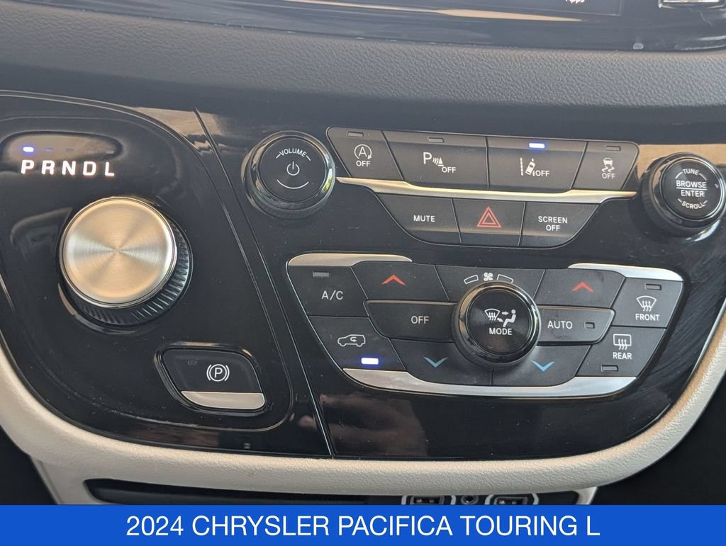 Used 2024 Chrysler Pacifica Touring-L FWD image 25