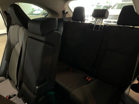Used 2025 Toyota Highlander LE FWD image 30