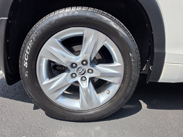 Used 2018 Toyota Highlander Limited AWD/4WD image 6