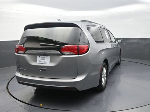 Used 2017 Chrysler Pacifica Touring-L FWD image 9