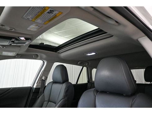 Used 2023 Subaru Outback Touring AWD/4WD image 12