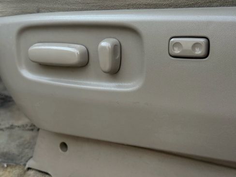 Used 2010 Toyota Sienna LE image 20