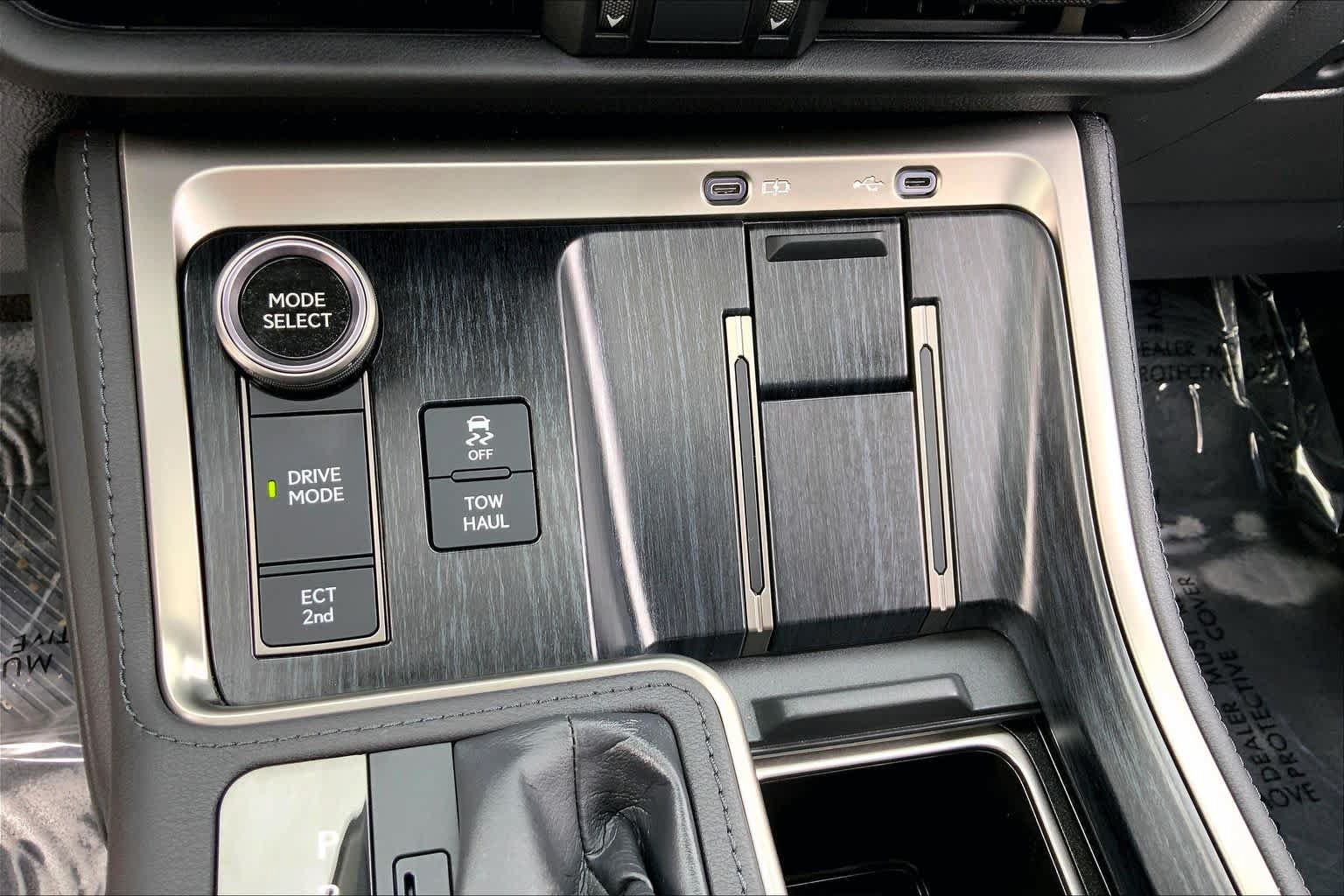 Certified 2024 Lexus GX 550 w/ Accessory Package (2T) AWD/4WD image 35