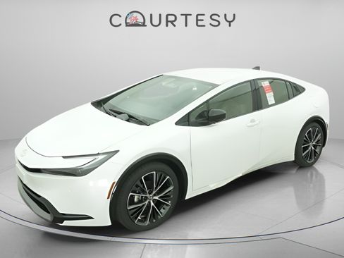Certified 2026 Toyota Prius XLE FWD image 4