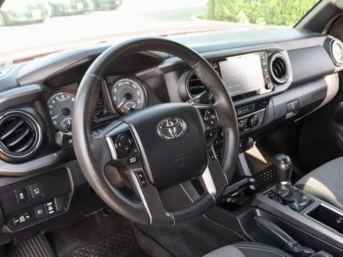 Used 2023 Toyota Tacoma TRD Off-Road w/ Advanced Technology Package AWD/4WD image 17