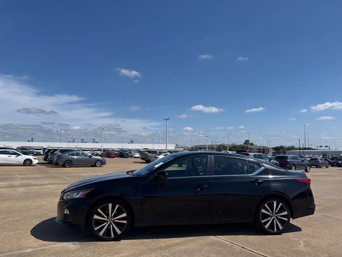 Certified 2021 Nissan Altima 2.5 SR FWD image 11